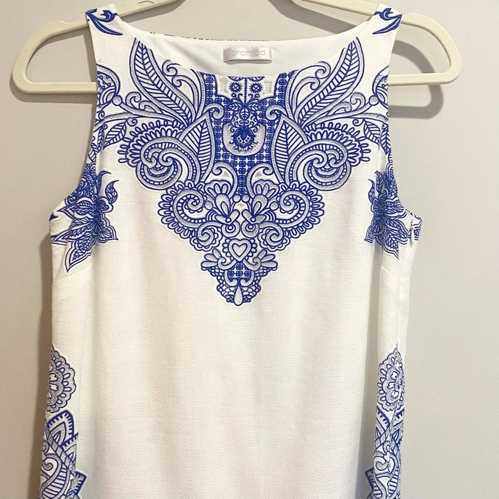 Promod French boutique white summer shift dress with blue embroidery - Picture 5 of 8